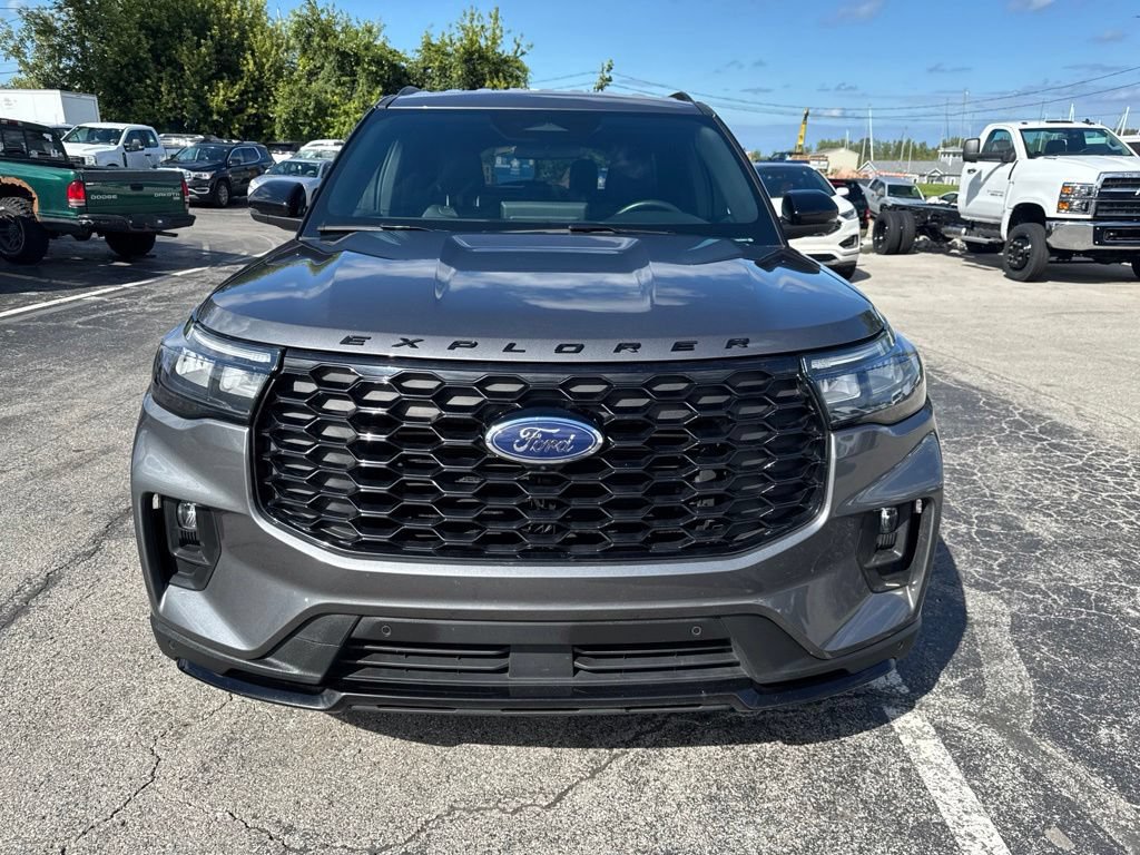 Certified 2025 Ford Explorer ST-Line w/ ST-Line Street Pack AWD/4WD image 15