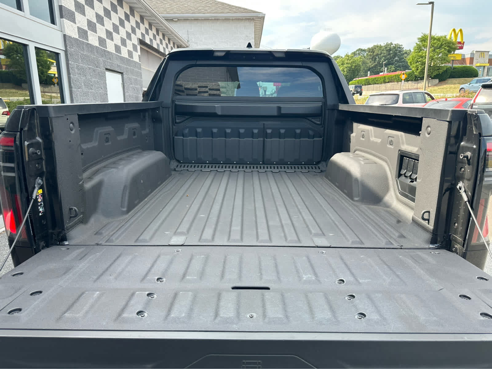 Used 2025 GMC Sierra EV Denali AWD/4WD image 13