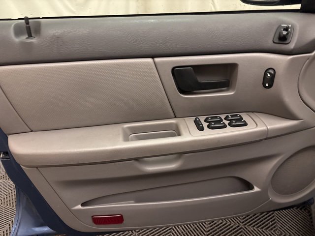 Used 2004 Ford Taurus SE image 10