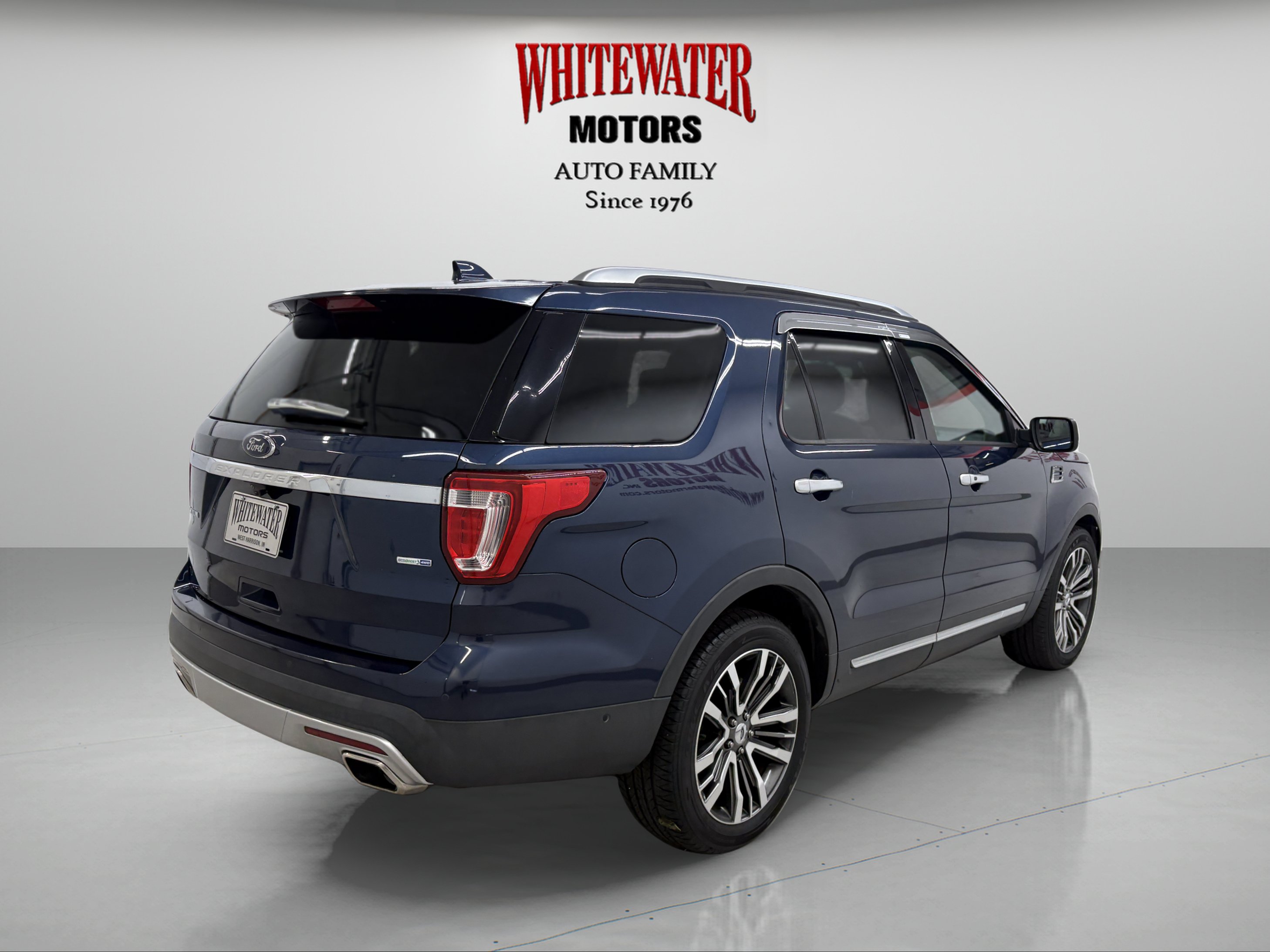 Used 2017 Ford Explorer Platinum AWD/4WD image 4