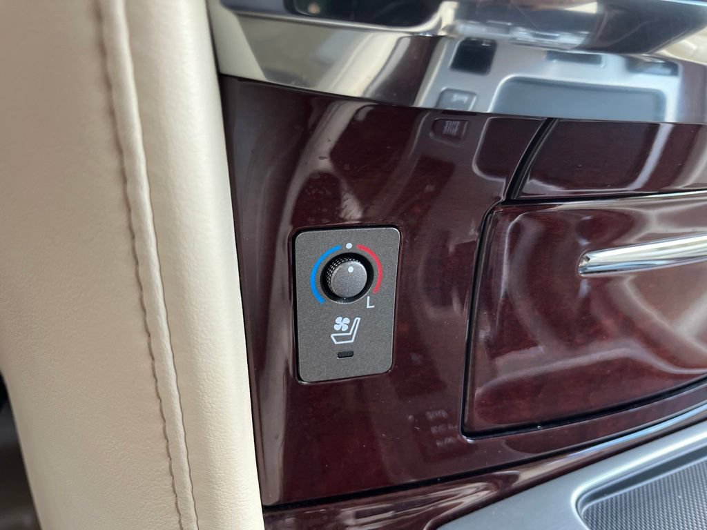 Used 2014 Lexus LX 570 4WD w/ Luxury Package image 36