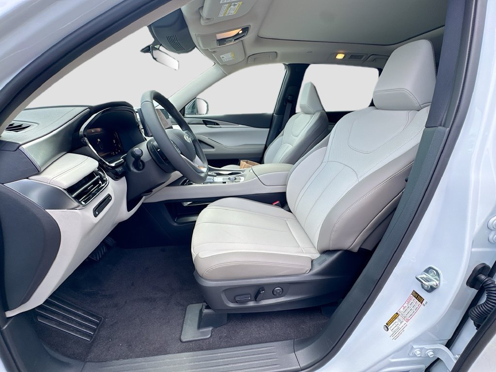 Used 2027 INFINITI QX60 Pure w/ Cargo Package FWD image 22