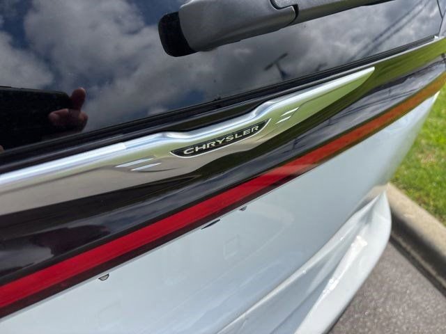 Used 2023 Chrysler Pacifica Touring-L FWD image 47