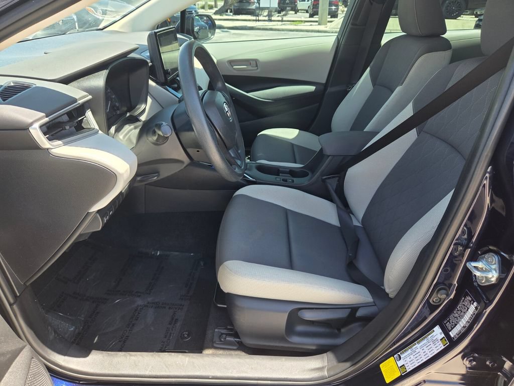 Used 2023 Toyota Corolla LE FWD image 3