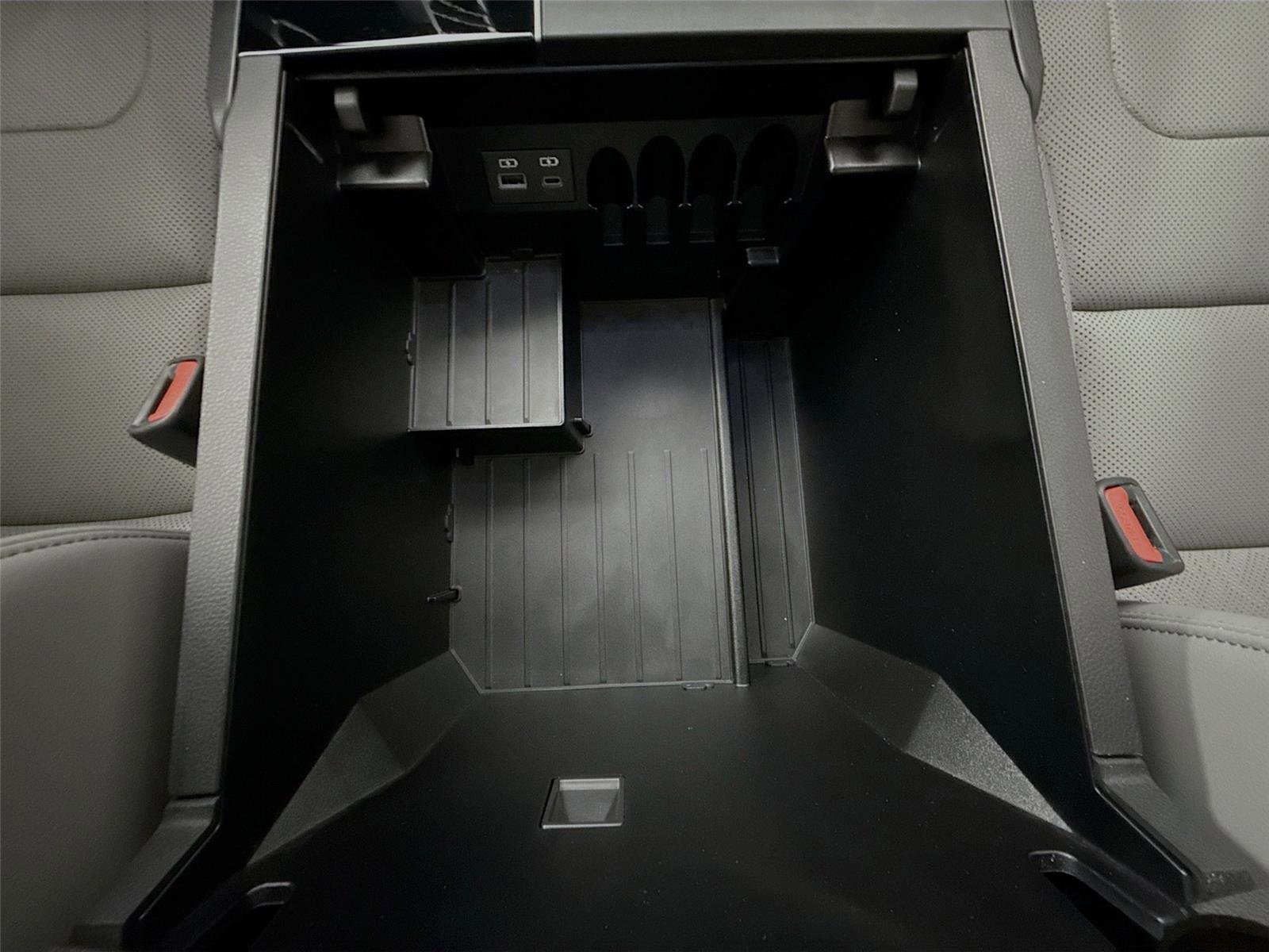 Used 2022 Toyota Tundra SR5 w/ SR5 Premium Package AWD/4WD image 35