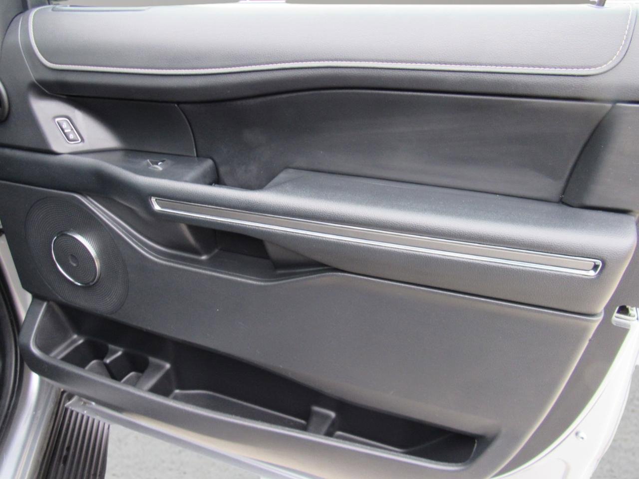 Used 2023 Ford Expedition XLT image 40