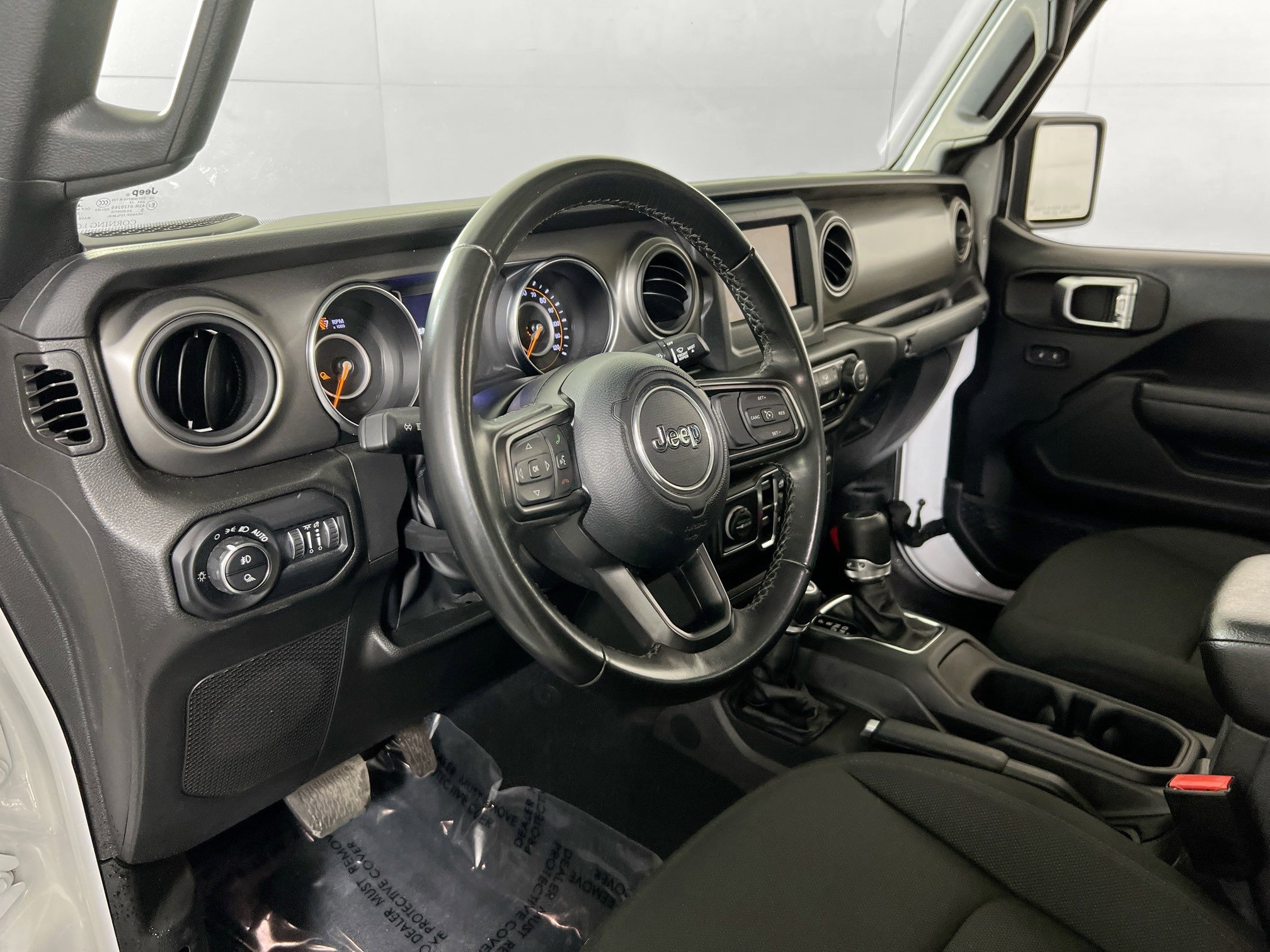 Used 2022 Jeep Gladiator Willys image 9