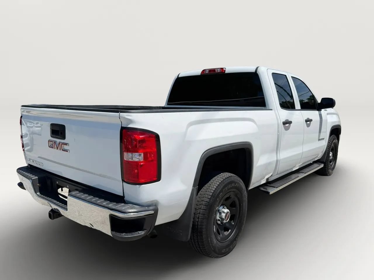 Used 2018 GMC Sierra 1500 4x4 Double Cab w/ Sierra Convenience Package image 3