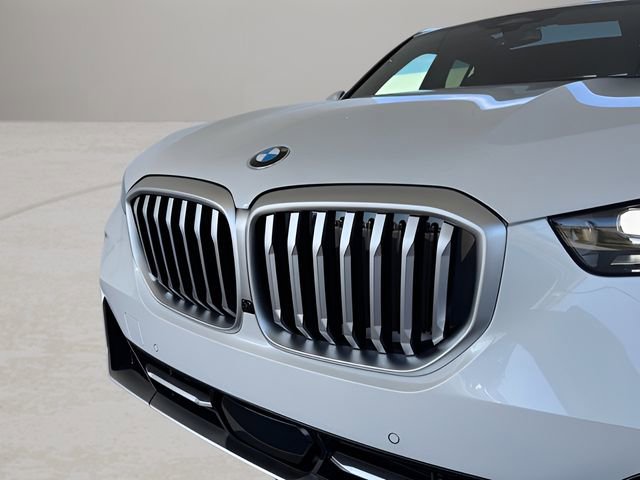 New 2026 BMW X5 xDrive40i w/ Premium Package AWD/4WD image 2