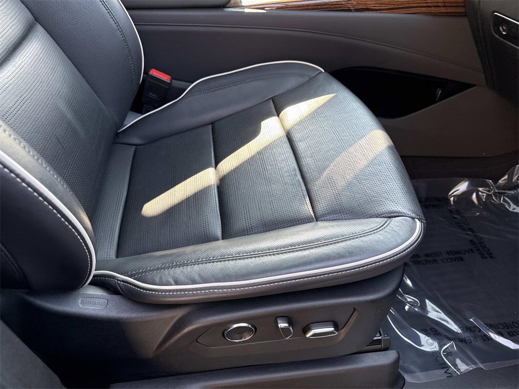 Used 2021 Cadillac Escalade Premium Luxury image 12