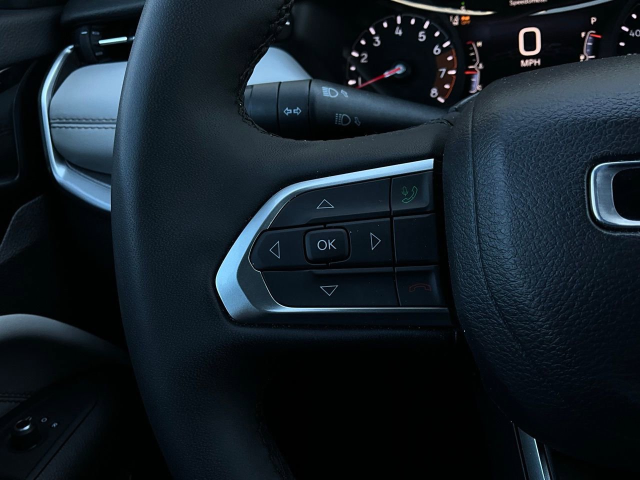 Used 2025 Jeep Compass Limited image 36