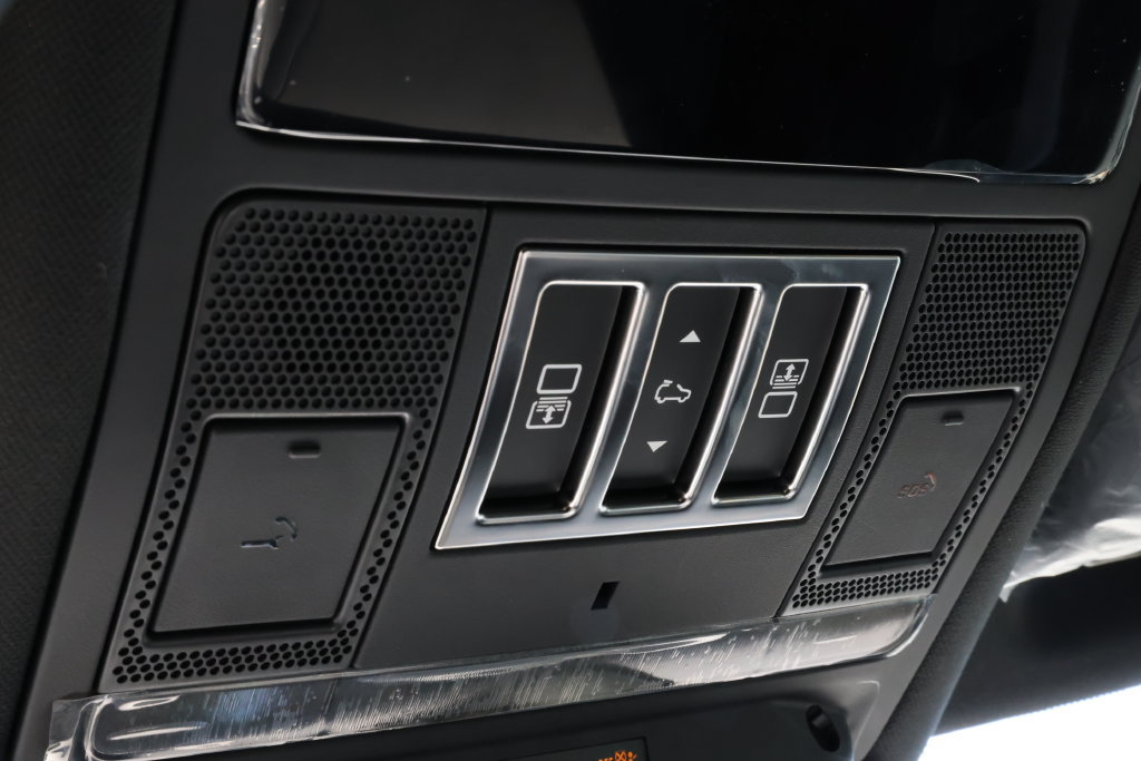 New 2026 Land Rover Discovery Limited Edition AWD/4WD image 28