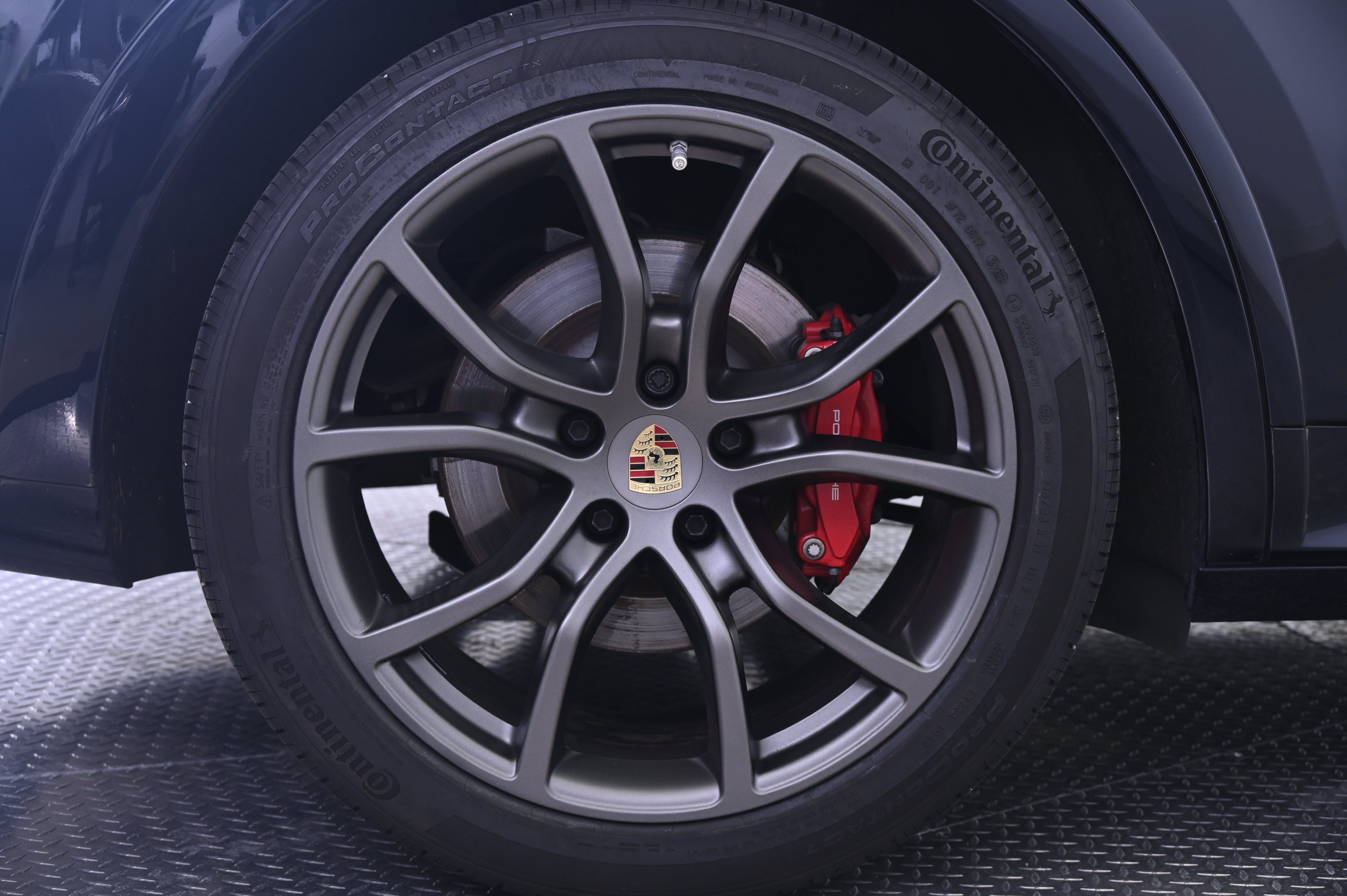 Certified 2023 Porsche Cayenne GTS AWD/4WD image 13