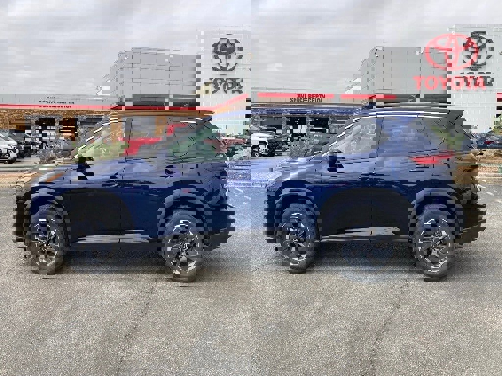 Used 2025 Nissan Rogue SV image 8