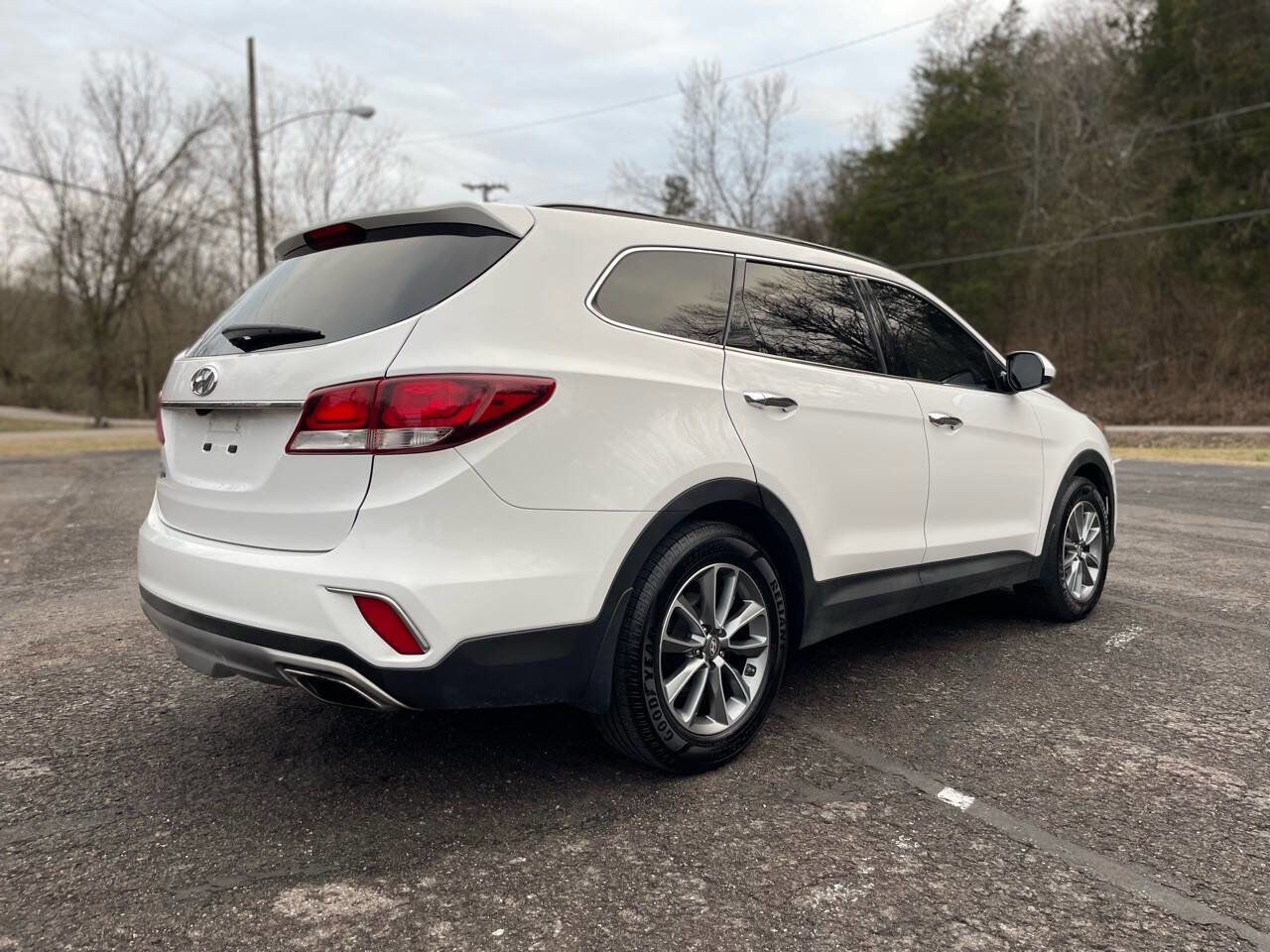 Used 2019 Hyundai Santa Fe XL SE image 4