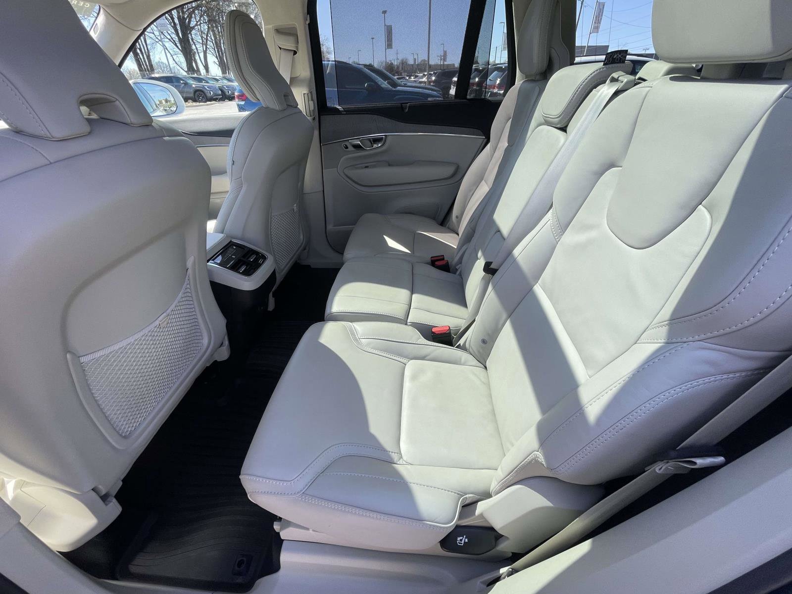 Certified 2024 Volvo XC90 B6 Ultimate w/ Lounge Package image 11