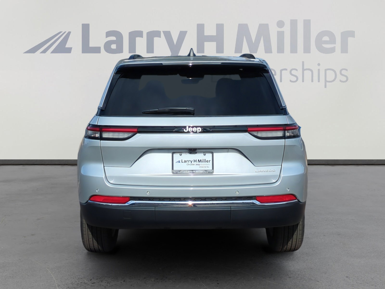 New 2026 Jeep Grand Cherokee Laredo image 4