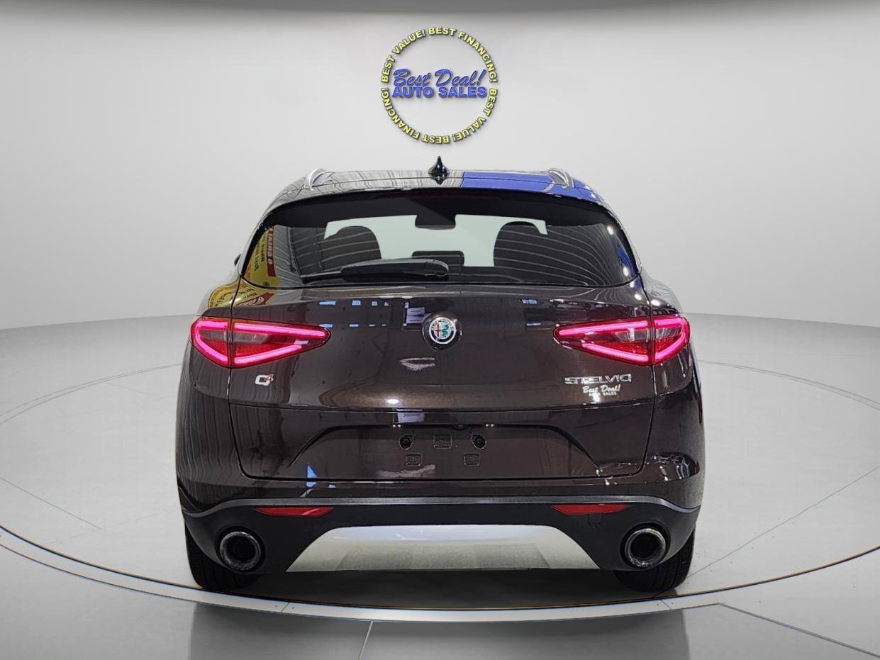 Used 2018 Alfa Romeo Stelvio AWD image 4