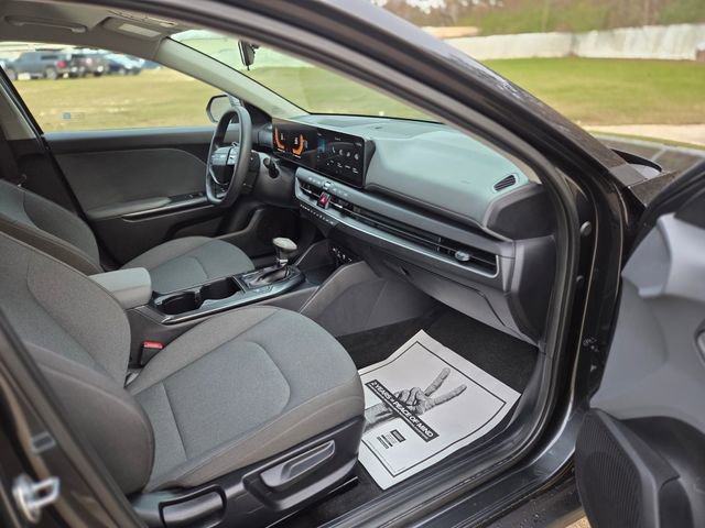 Used 2025 Kia K4 LXS image 16