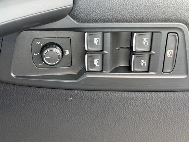 Used 2019 Volkswagen Tiguan SE w/ Panoramic Sunroof Package FWD image 26