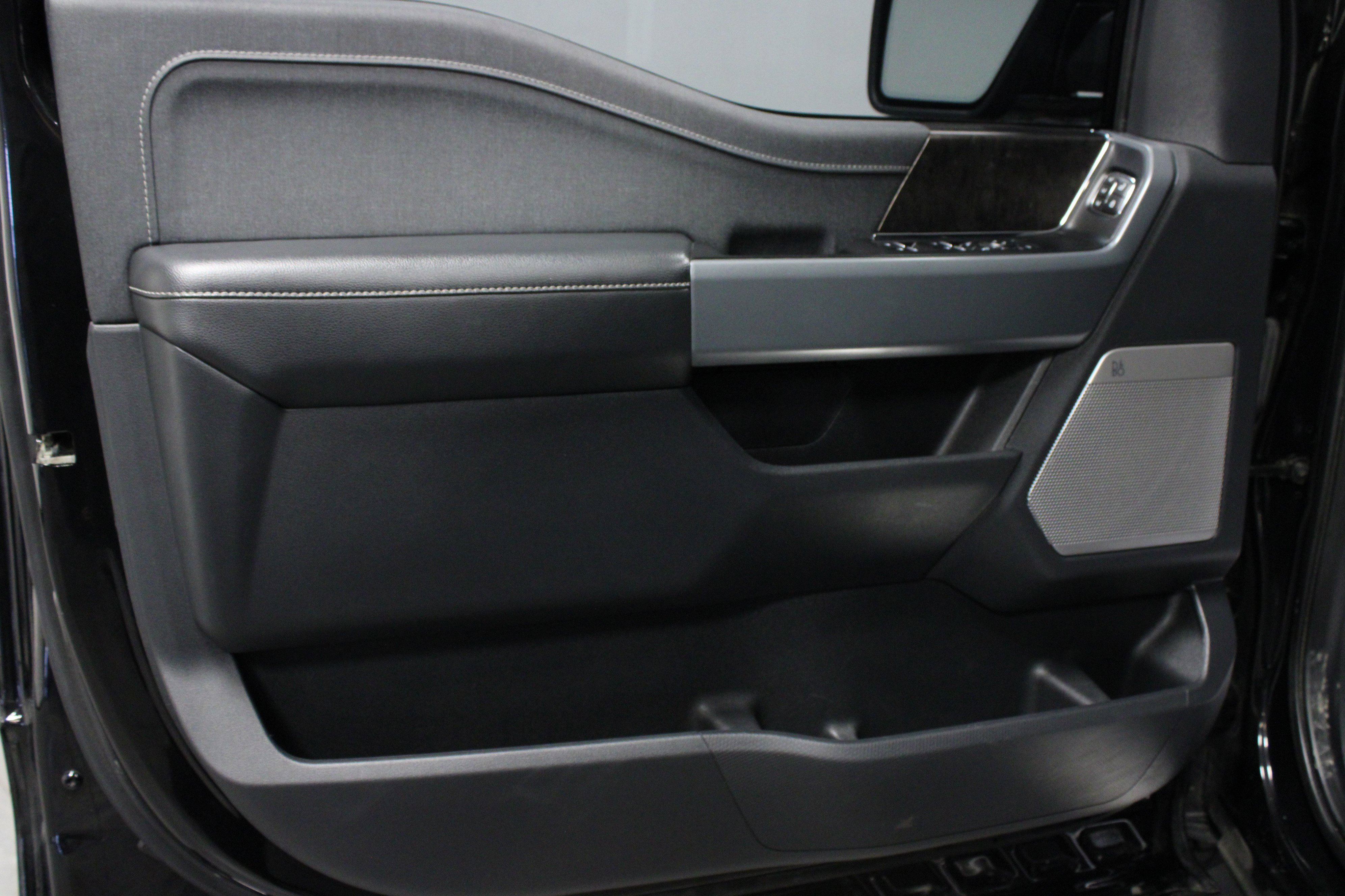 Used 2023 Ford F150 Lariat w/ Trailer Tow Package image 11