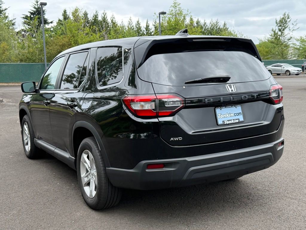Used 2023 Honda Pilot LX image 6