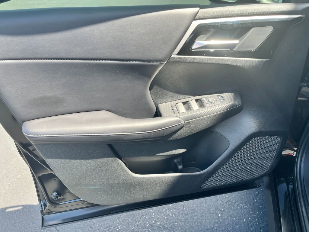 Used 2023 Mitsubishi Outlander SE image 12