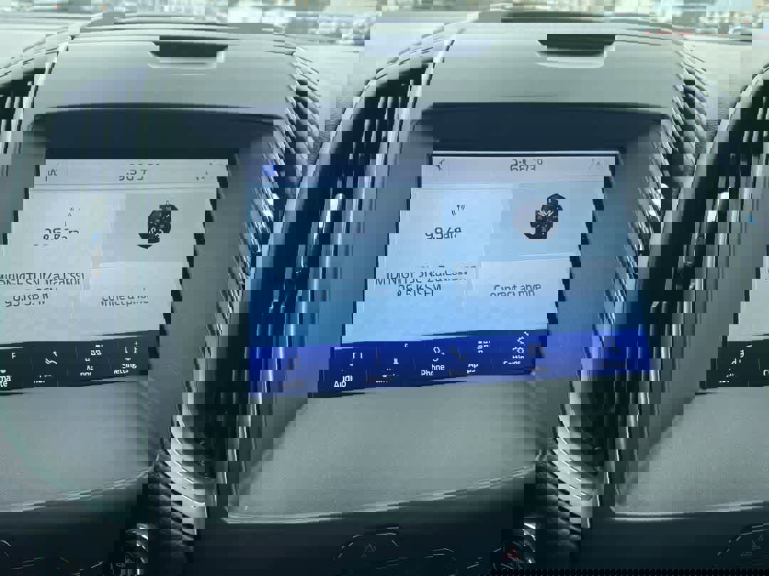 Used 2020 Ford Edge SE image 16