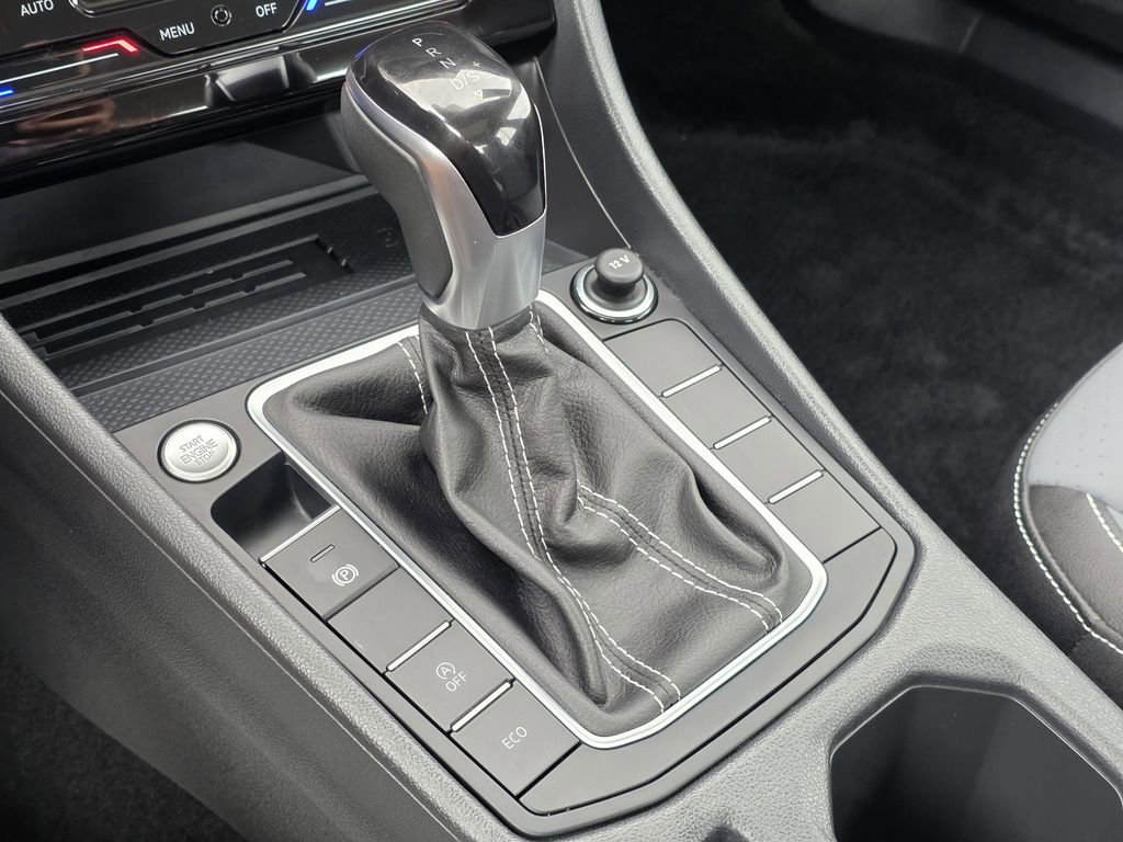 Used 2025 Volkswagen Jetta SE image 15