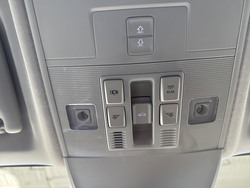 Certified 2025 Volkswagen Taos SE image 24
