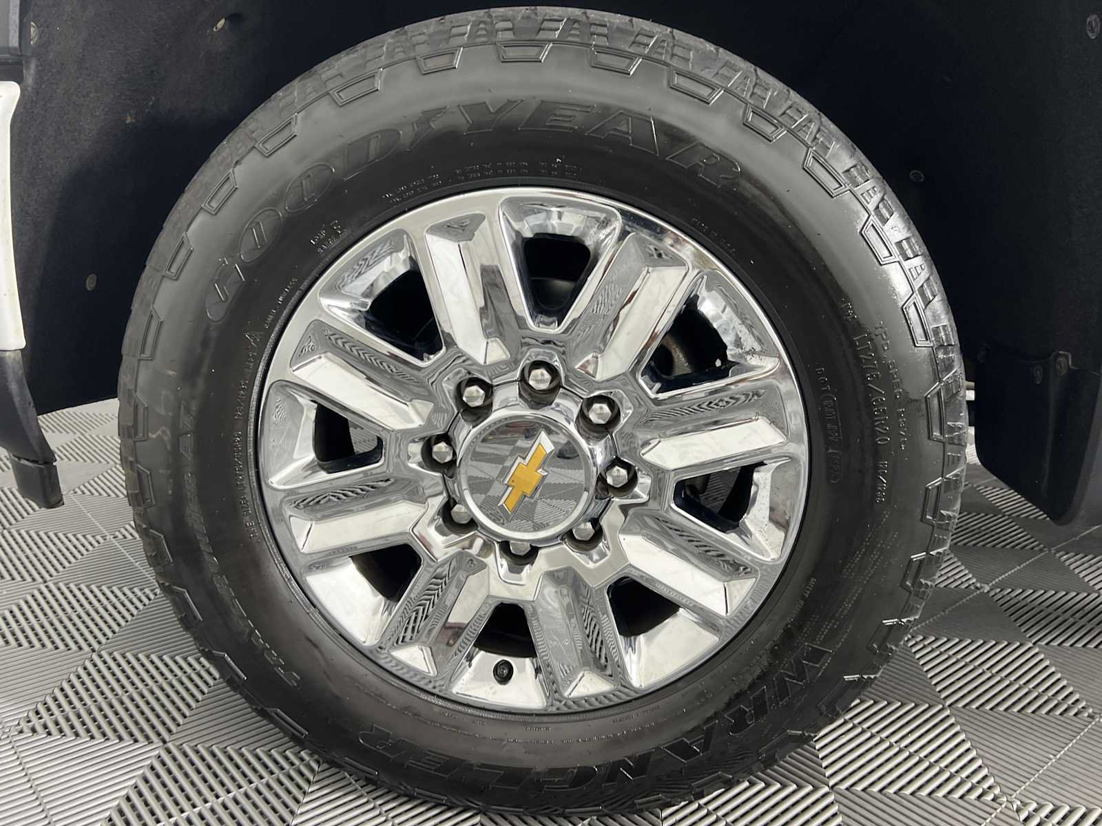 Used 2024 Chevrolet Silverado 2500 High Country w/ LPO, Dark Essentials Package AWD/4WD image 14