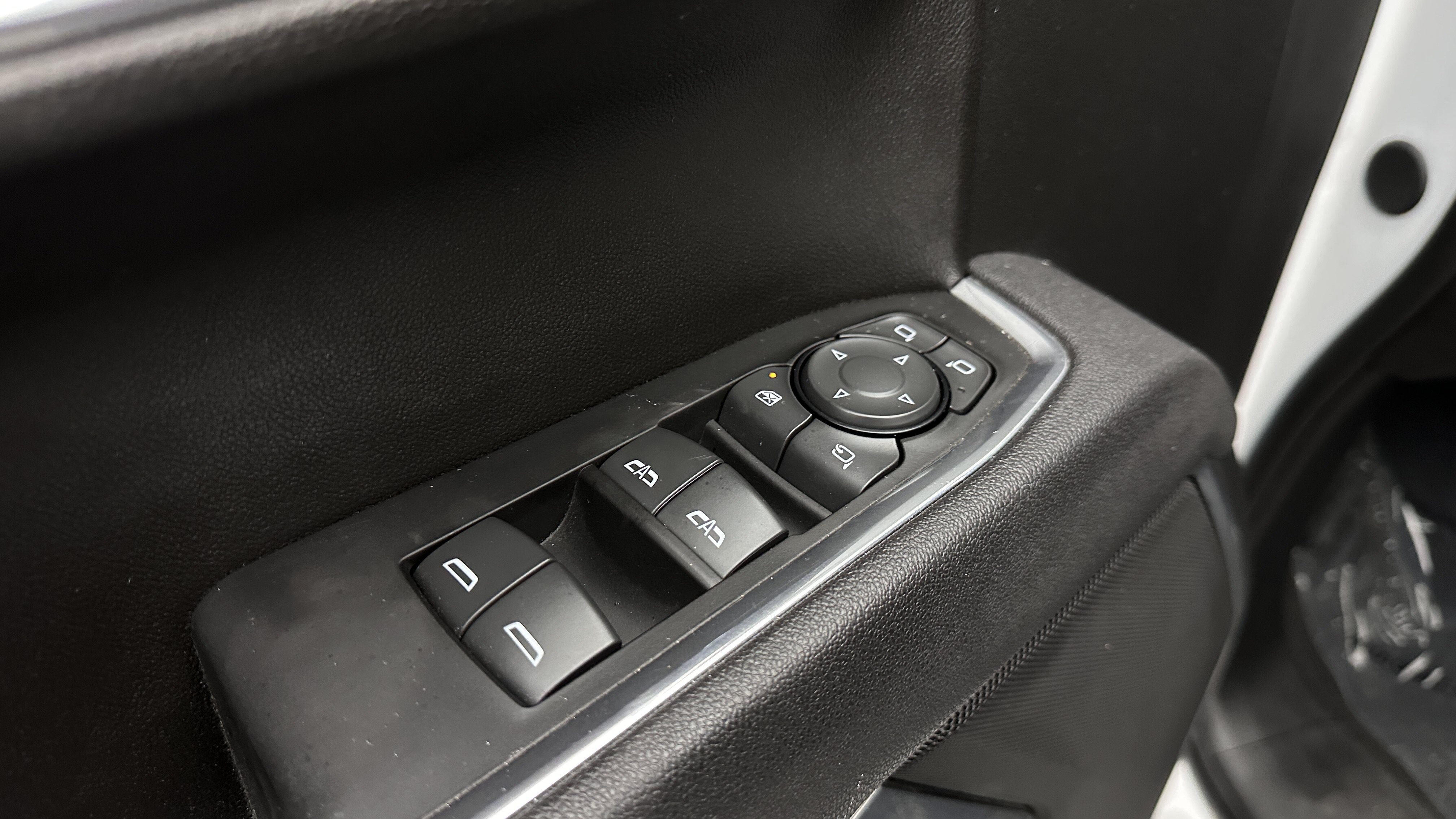 Used 2025 GMC Sierra 1500 SLT AWD/4WD image 12