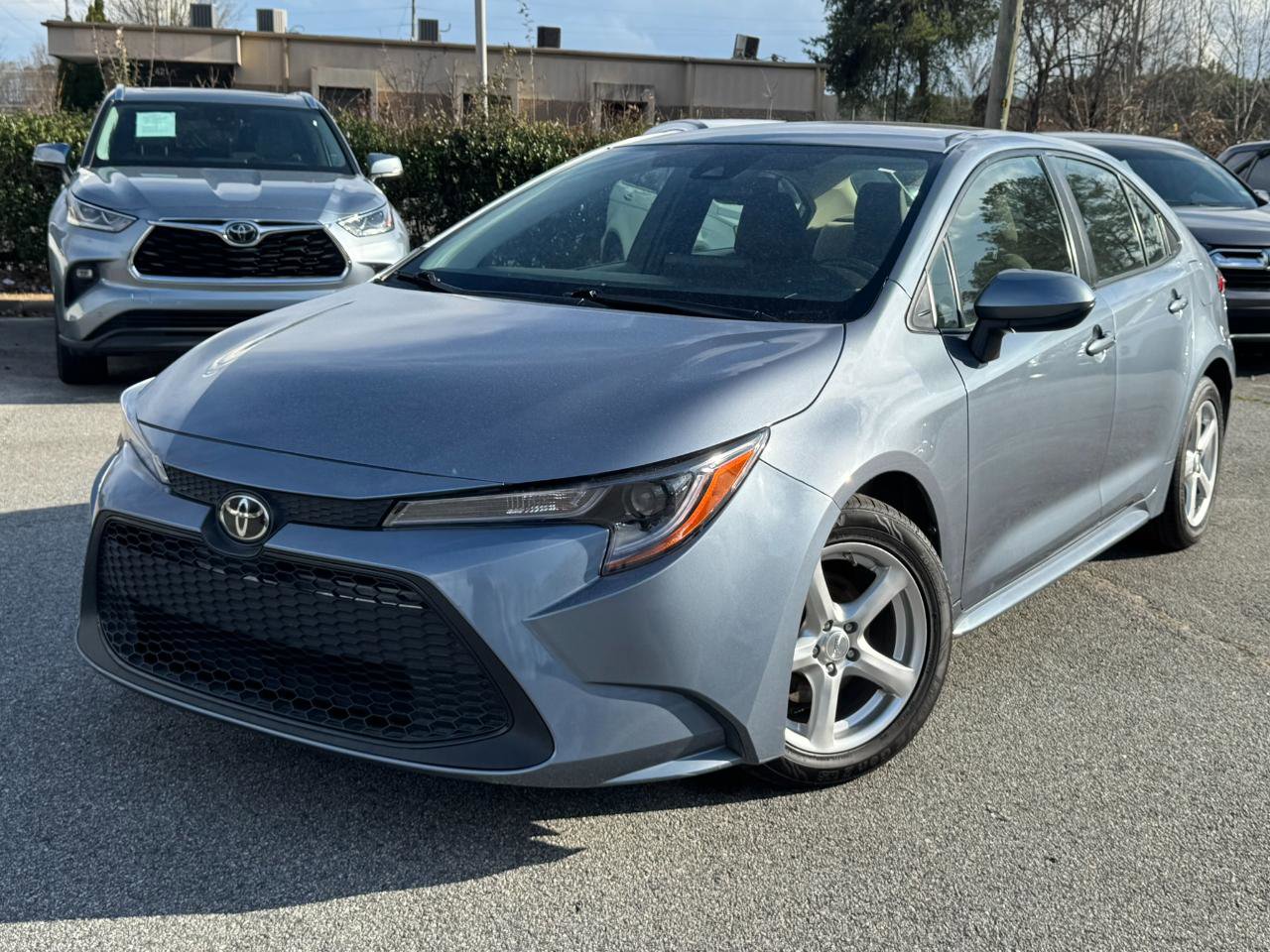 Used 2022 Toyota Corolla LE image 3