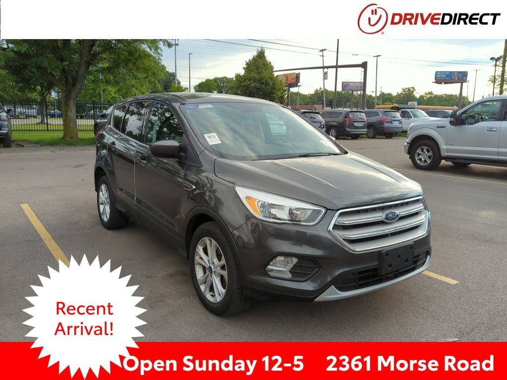 Used 2019 Ford Escape SE FWD image 1