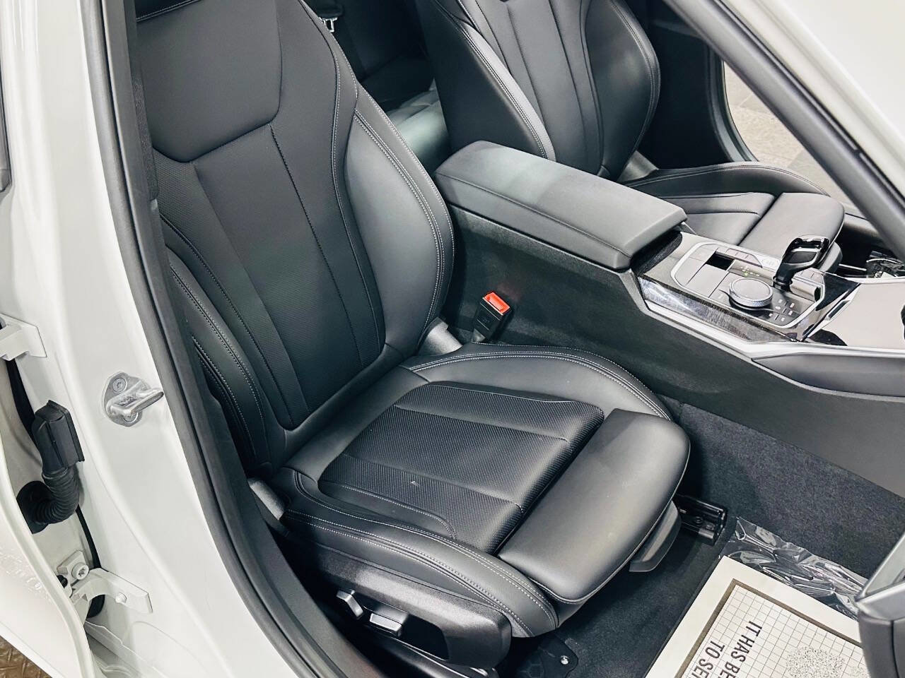 Used 2022 BMW 330i xDrive Sedan w/ Driving Assistance Package image 25