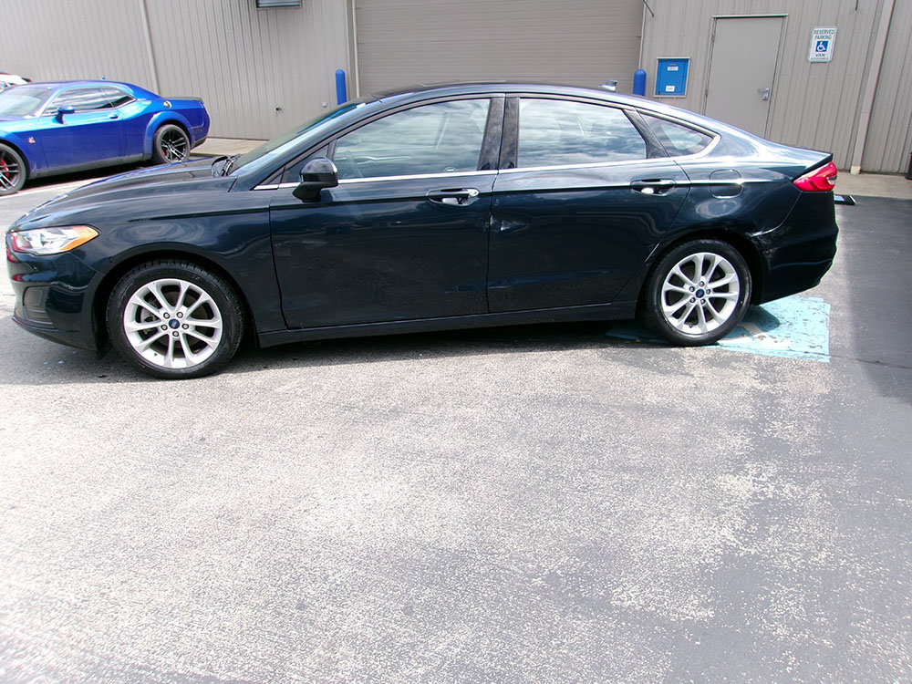 Used 2020 Ford Fusion SE FWD image 3