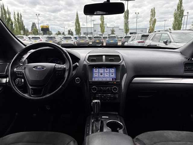 Used 2018 Ford Explorer XLT w/ Equipment Group 202A FWD image 12
