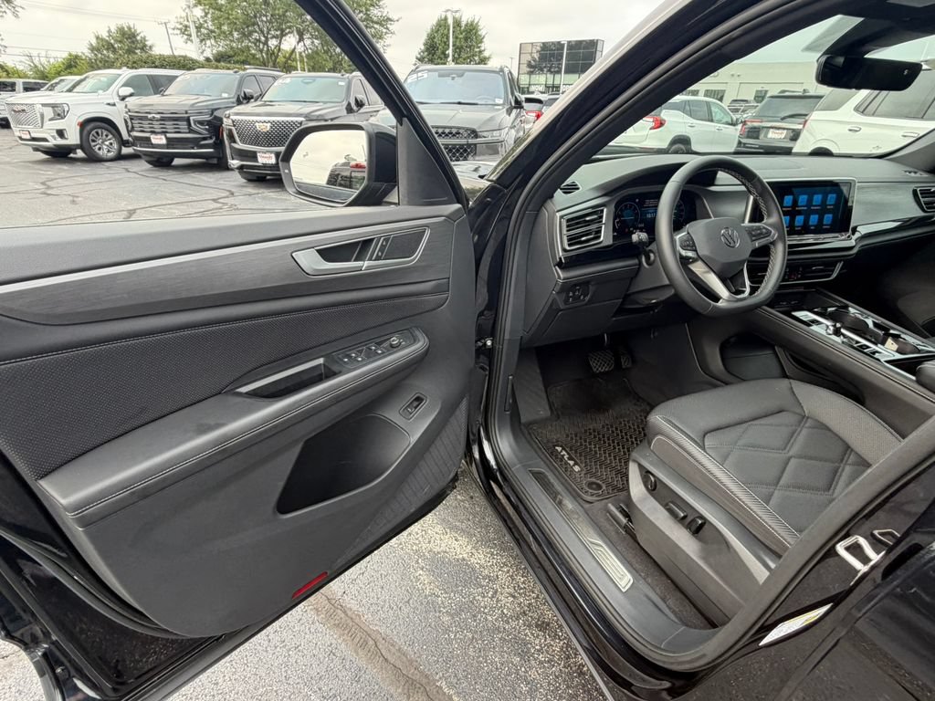 Used 2024 Volkswagen Atlas Cross Sport SE AWD/4WD image 22