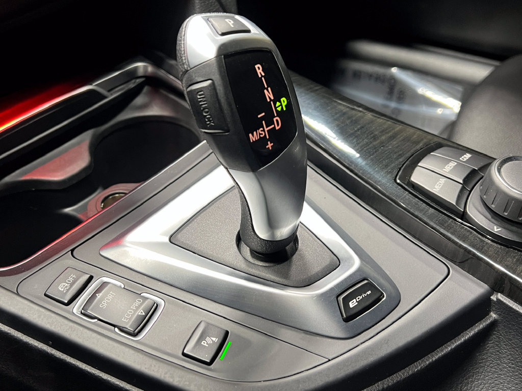 Used 2018 BMW 330e RWD image 29