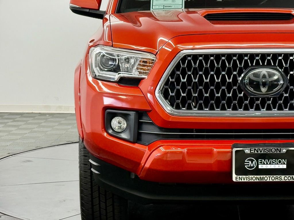Used 2018 Toyota Tacoma TRD Sport image 7