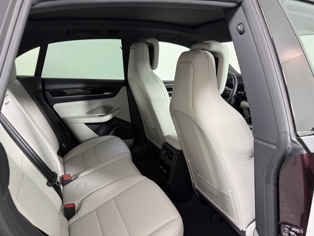 Certified 2025 Porsche Macan 4S Electric AWD/4WD image 17