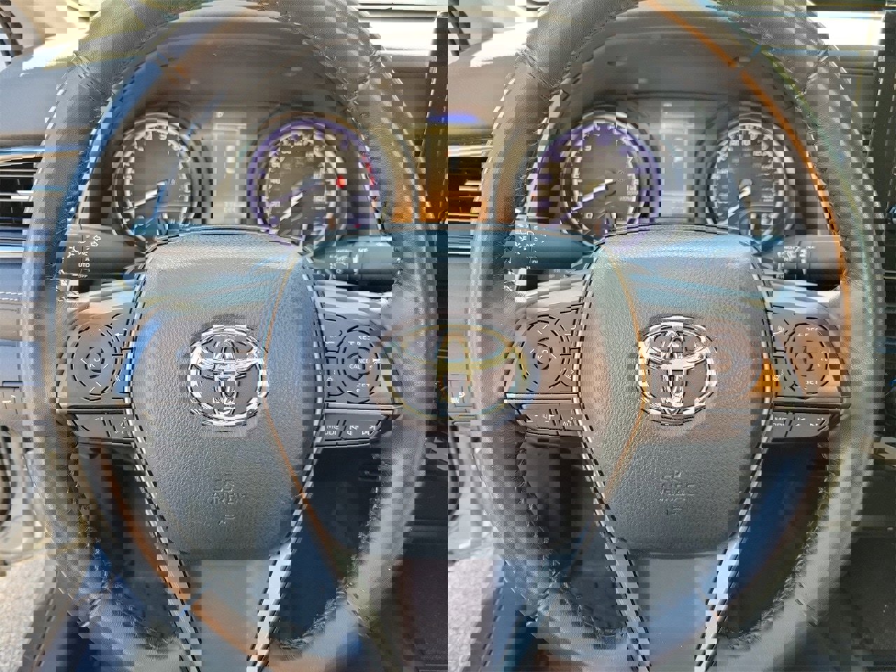 Used 2023 Toyota Camry SE image 19