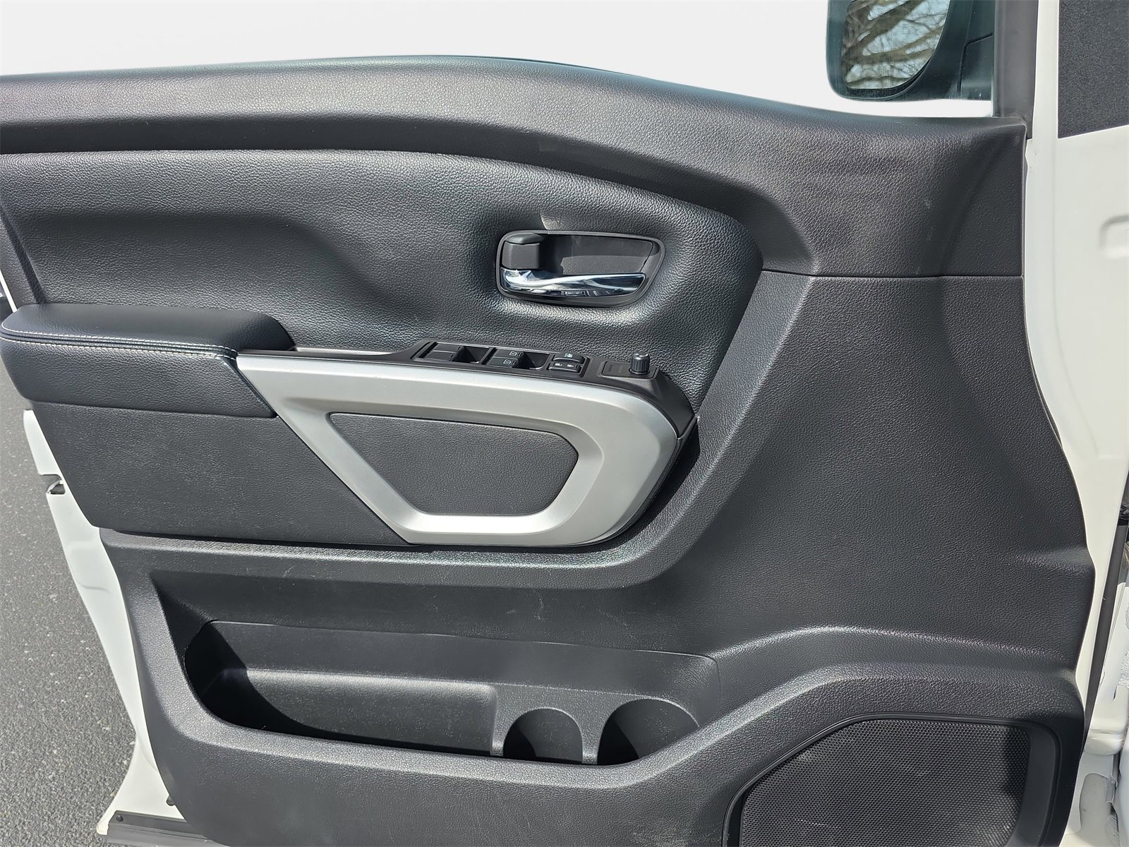 Used 2019 Nissan Titan PRO-4X image 27