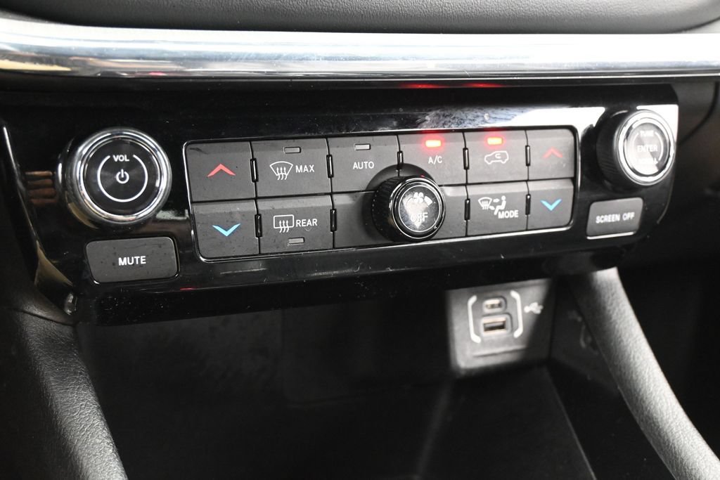 Used 2022 Jeep Compass Limited AWD/4WD image 20