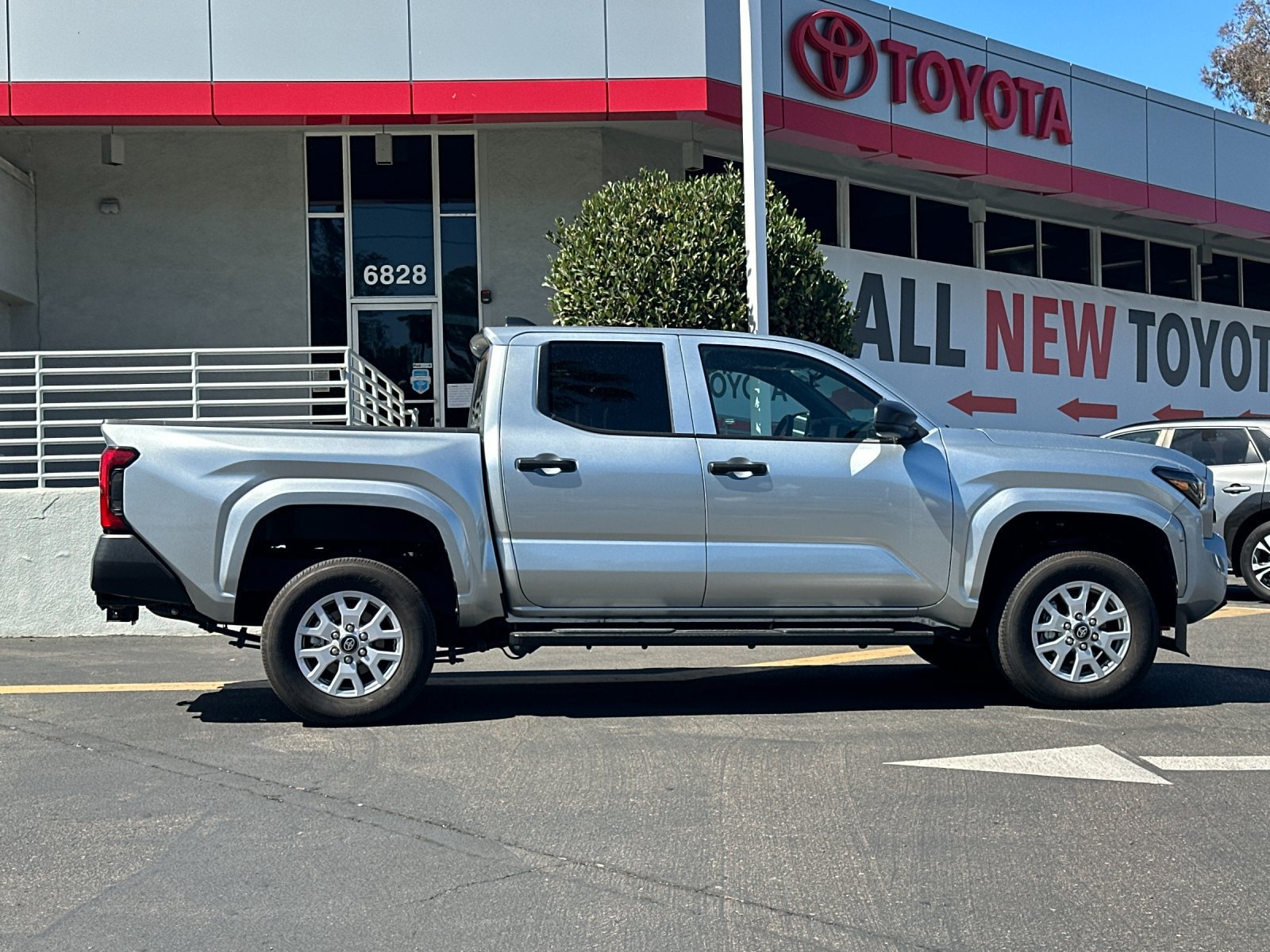 Used 2025 Toyota Tacoma SR RWD image 6