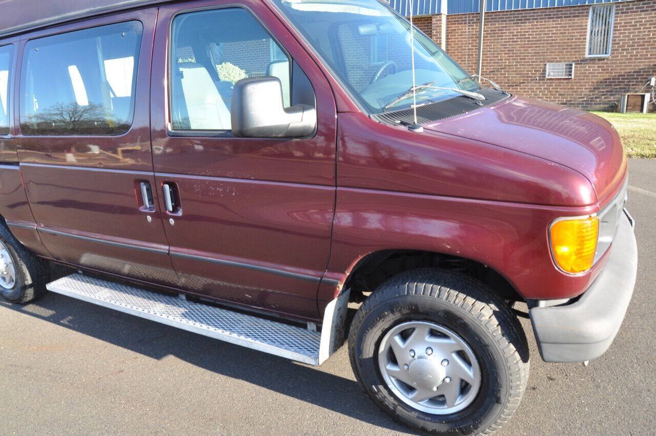 Used 2005 Ford E-350 and Econoline 350 XL RWD image 9