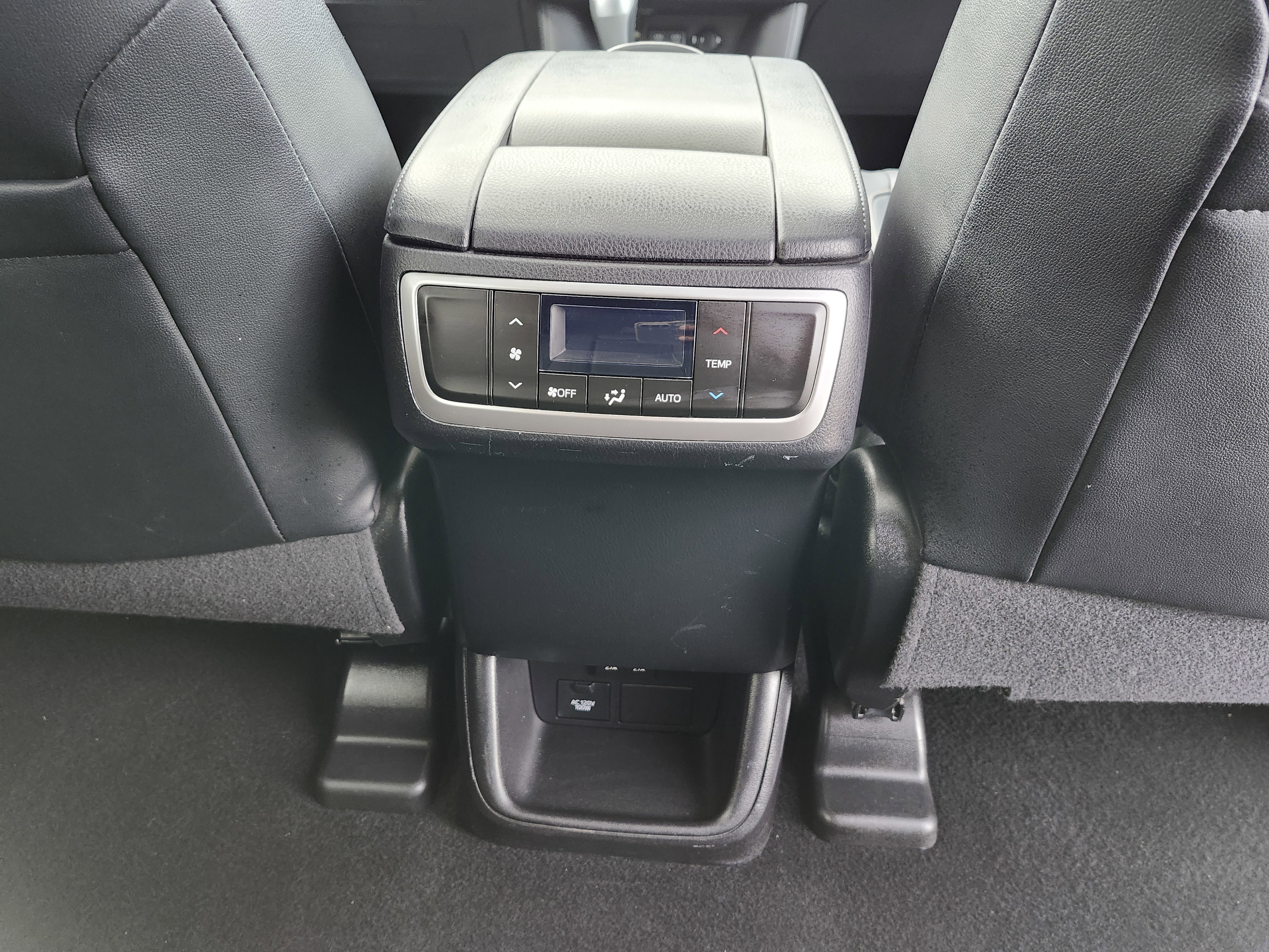 Used 2017 Toyota Highlander Limited image 23