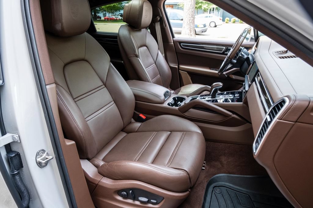 Used 2022 Porsche Cayenne S AWD/4WD image 28