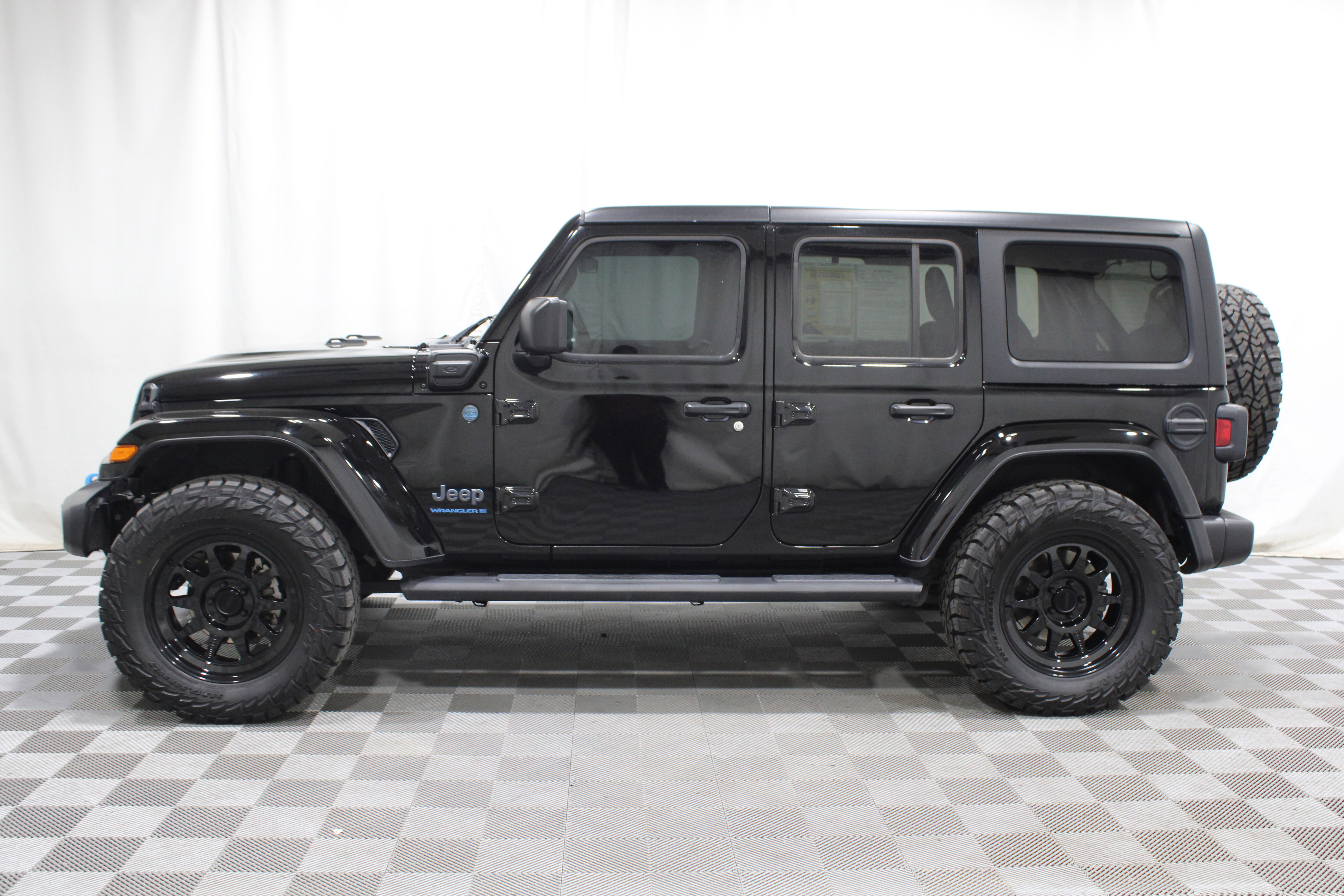 Used 2024 Jeep Wrangler Unlimited image 32
