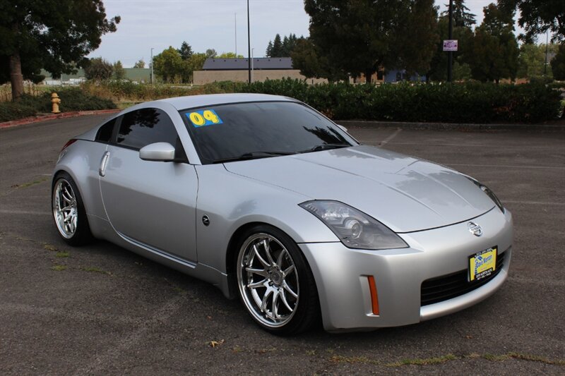 Used 2004 Nissan 350Z Touring w/ Cargo Convenience Pkg RWD image 1